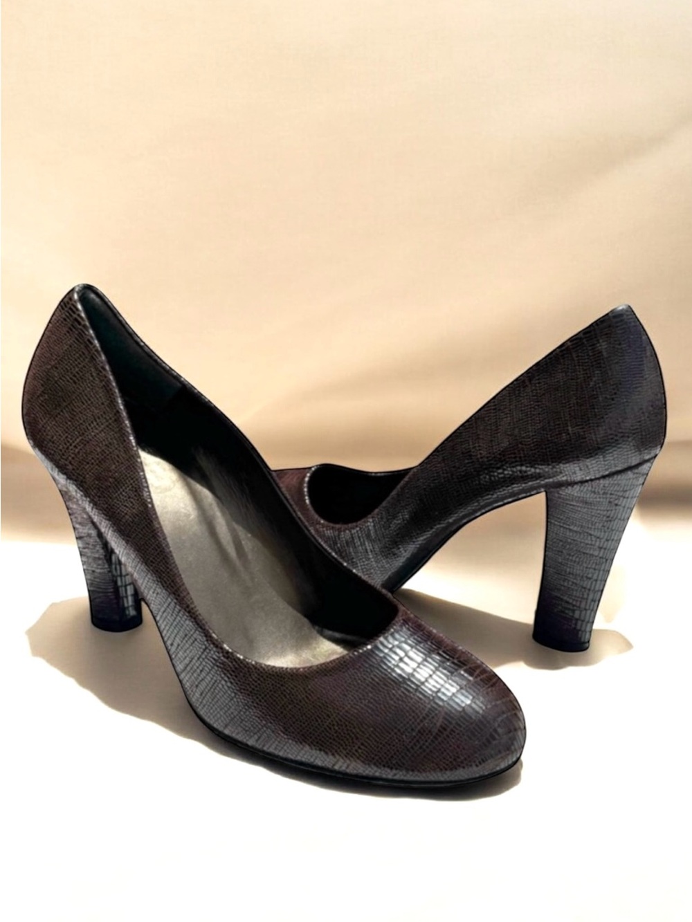 Stuart Weitzman Brown Lizard Print Patent Leather Round Toe Pumps Heels Women’s